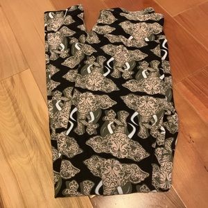 Lularoe elephant leggings. Nwt. HTF